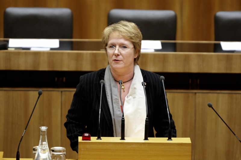 Adelheid Irina Fürntrath-Moretti, Nationalratsabgeordnete der ÖVP, am Rednerpult.