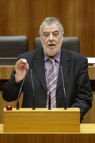 Mag. Kurt Gaßner, Nationalratsabgeordneter der SPÖ, am Rednerpult.