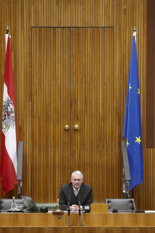 Am Präsidium Dr.Martin Graf - Dritter Nationalratspräsident.