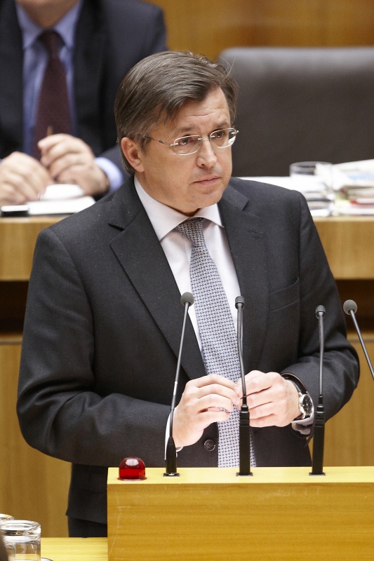 Fritz Grillitsch, Nationalratsabgeordneter der ÖVP, am Rednerpult.