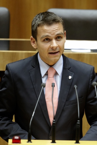 Gerald Grosz, Nationalratsabgeordneter des BZÖ, am Rednerpult.