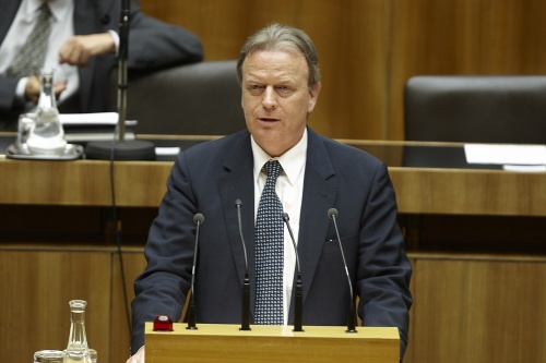 Wilhelm Haberzettl - Nationalratsabgeordneter der SPÖ, am Rednerpult
