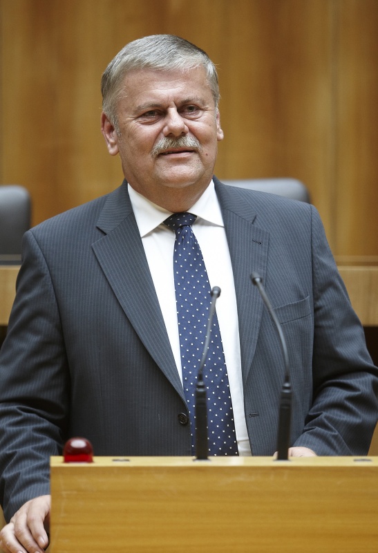 Ing. Heinz-Peter Hackl, Nationalratsabgeordneter der FPÖ, am Rednerpult