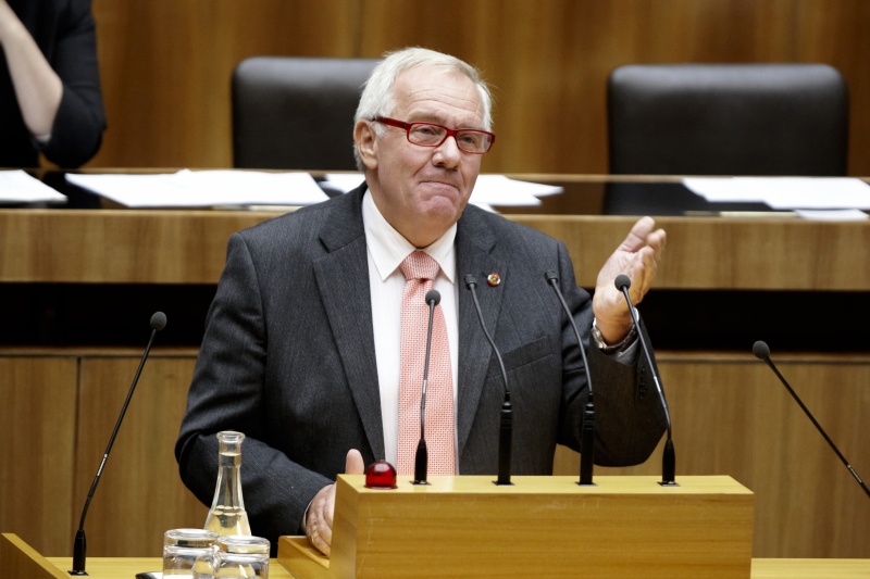 Anton Heinzl, Nationalratsabgeordneter der SPÖ, am Rednerpult.