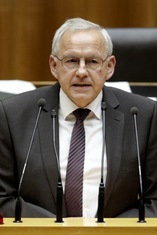 Johann Hell, Nationalratsabgeordneter der SPÖ, am Rednerpult.