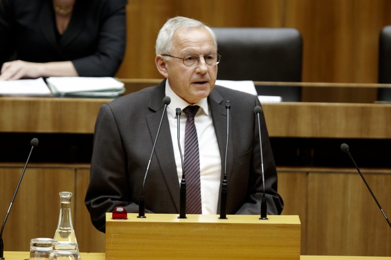 Johann Hell, Nationalratsabgeordneter der SPÖ, am Rednerpult.