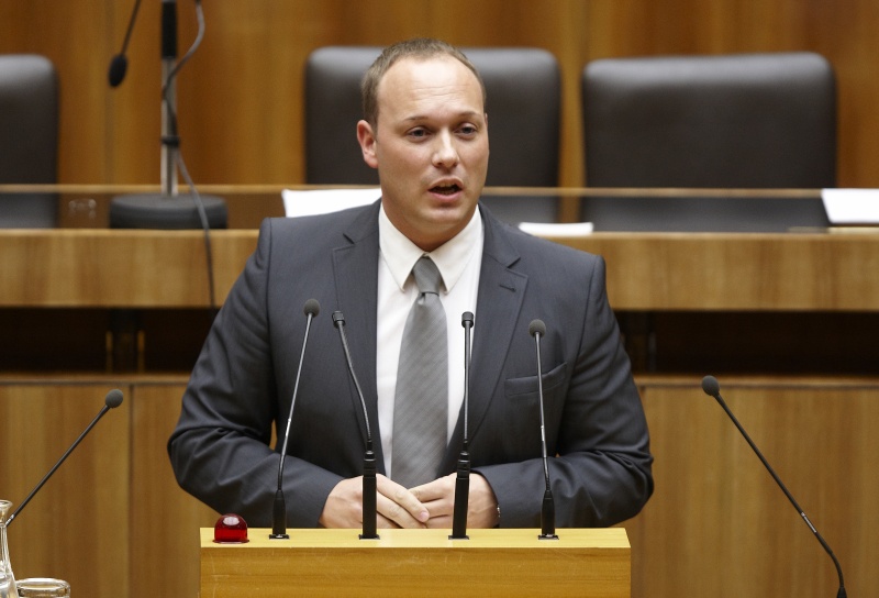 Ing.Christian Höbart,  Nationalratsabgeordneter der FPÖ, am Rednerpult.