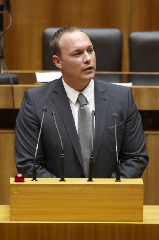 Ing.Christian Höbart,  Nationalratsabgeordneter der FPÖ, am Rednerpult.