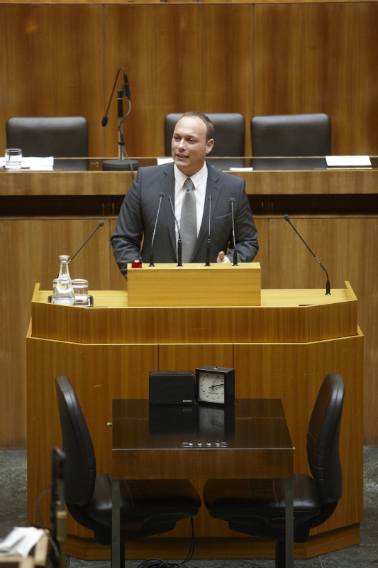 Ing.Christian Höbart,  Nationalratsabgeordneter der FPÖ, am Rednerpult.
