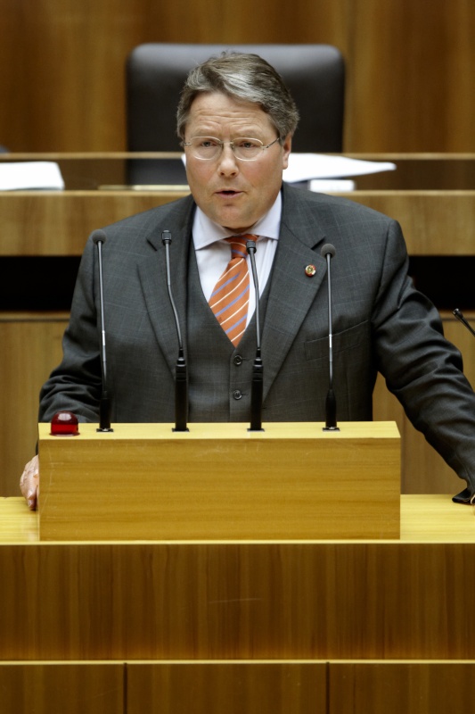 Franz Hörl , Nationalratsabgeordneter der ÖVP, am Rednerpult.