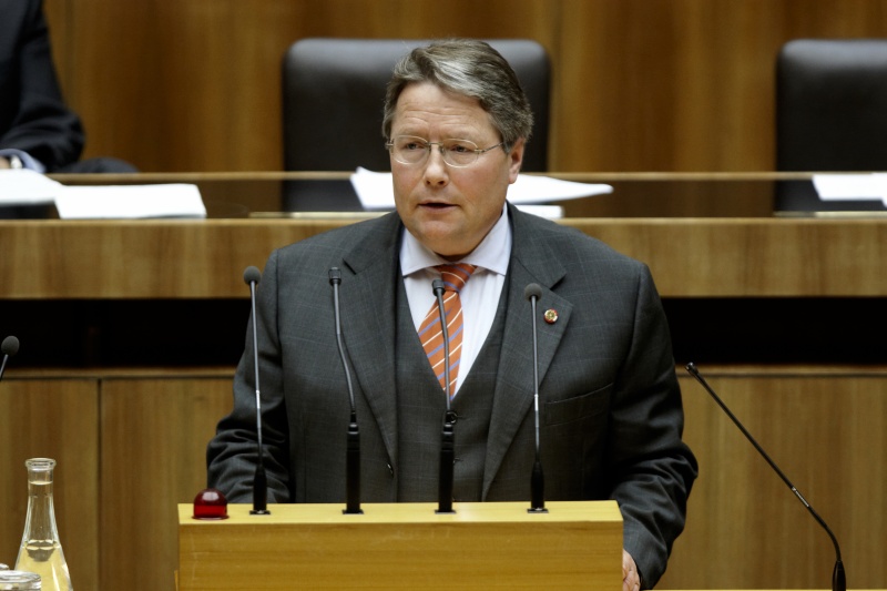 Franz Hörl , Nationalratsabgeordneter der ÖVP, am Rednerpult.