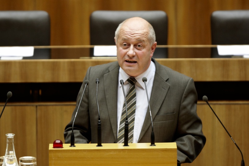Erwin Hornek , Nationalratsabgeordneter der ÖVP, am Rednerpult.