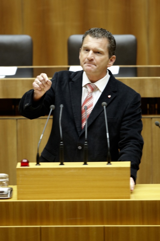 Ing. Norbert Kapeller, Nationalratsabgeordneter der ÖVP, am Rednerpult.
