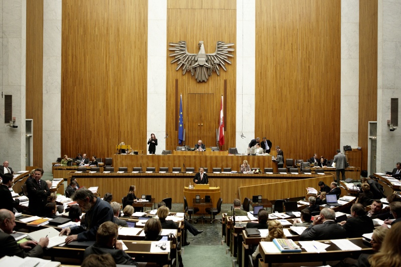 Ing. Norbert Kapeller, Nationalratsabgeordneter der ÖVP, am Rednerpult. Auf der Regierungsbank Mag.a Dr.in Maria Theresia Fekter - Bundesministerin für Inneres. Am Präsidium Fritz Neugebauer - Zweiter Nationalratspräsident. Dienst am Präsidium v.li. Dr. Christian Müller (1er Position) und Dr.in Ingrid Moser (2er Position).