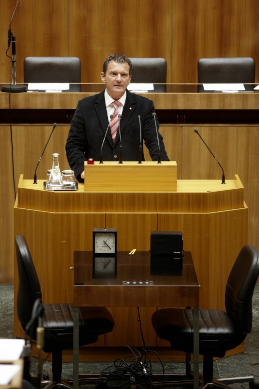 Ing. Norbert Kapeller, Nationalratsabgeordneter der ÖVP, am Rednerpult.