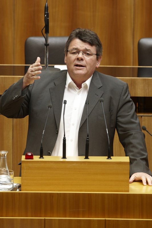 Wolfgang Katzian -Nationalratsabgeordneter der SPÖ, am Rednerpult.