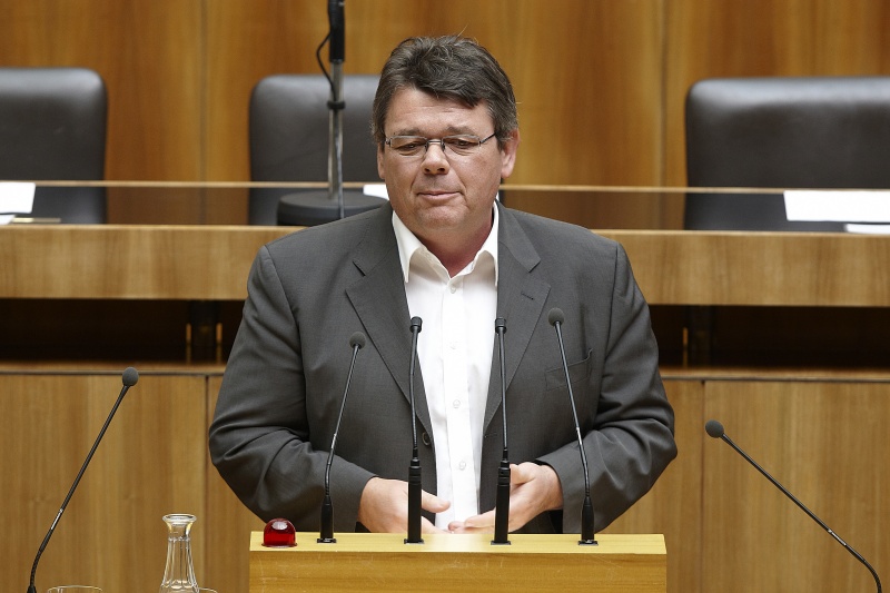 Wolfgang Katzian -Nationalratsabgeordneter der SPÖ, am Rednerpult.