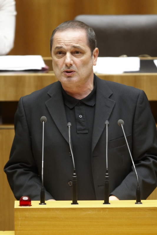 Dietmar Keck,  Nationalratsabgeordneter der SPÖ, am Rednerpult.