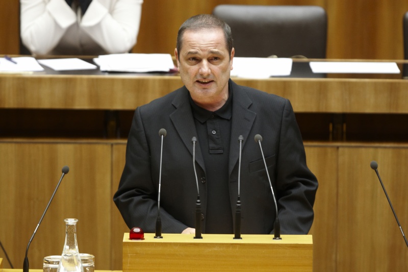 Dietmar Keck,  Nationalratsabgeordneter der SPÖ, am Rednerpult.