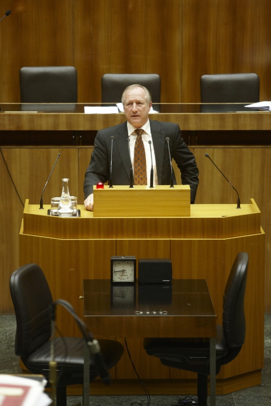 Günter Kößl,  Nationalratsabgeordneter der ÖVP, am Rednerpult.