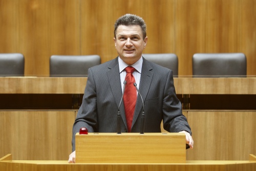 Hermann Krist, Nationalratsabgeordneter der SPÖ, am Rednerpult.