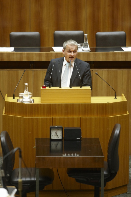 Christian Lausch, Nationalratsabgeordneter der FPÖ, am Rednerpult.