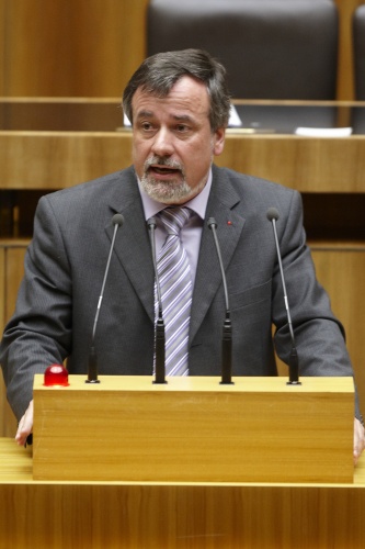 Hermann Lipitsch, Nationalratsabgeordneter der SPÖ, am Rednerpult.