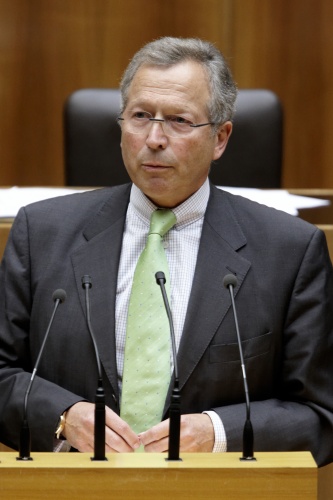 Dr. Ferdinand Maier, Nationalratsabgeordneter der ÖVP, am Rednerpult.