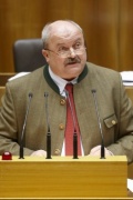 Leopold Mayerhofer,  Nationalratsabgeordneter der FPÖ, am Rednerpult.