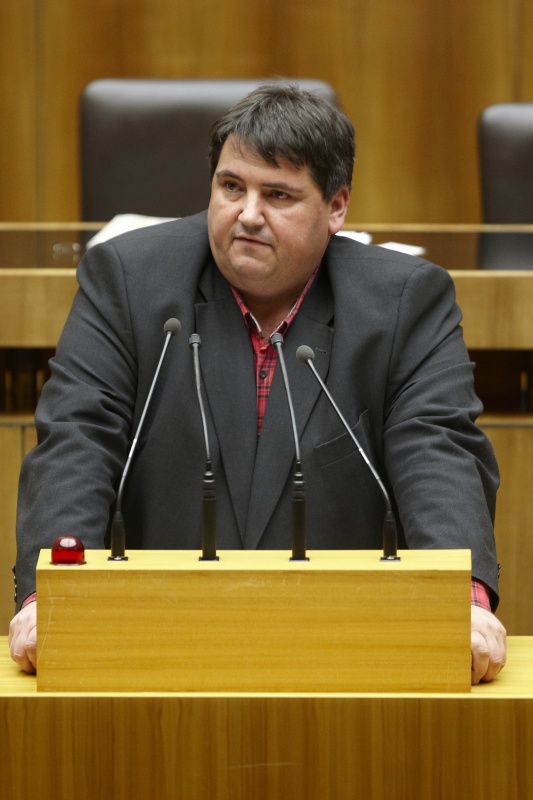 Josef Muchitsch,  Nationalratsabgeordneter der SPÖ, am Rednerpult.