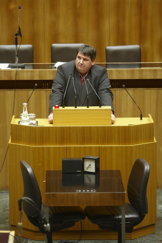 Josef Muchitsch,  Nationalratsabgeordneter der SPÖ, am Rednerpult.