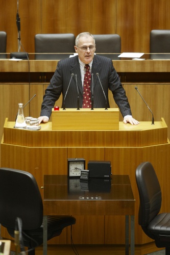 Stefan Prähauser,  Nationalratsabgeordneter der SPÖ, am Rednerpult.