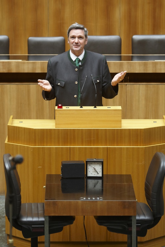 Michael Praßl, Nationalratsabgeordneter der ÖVP, am Rednerpult.