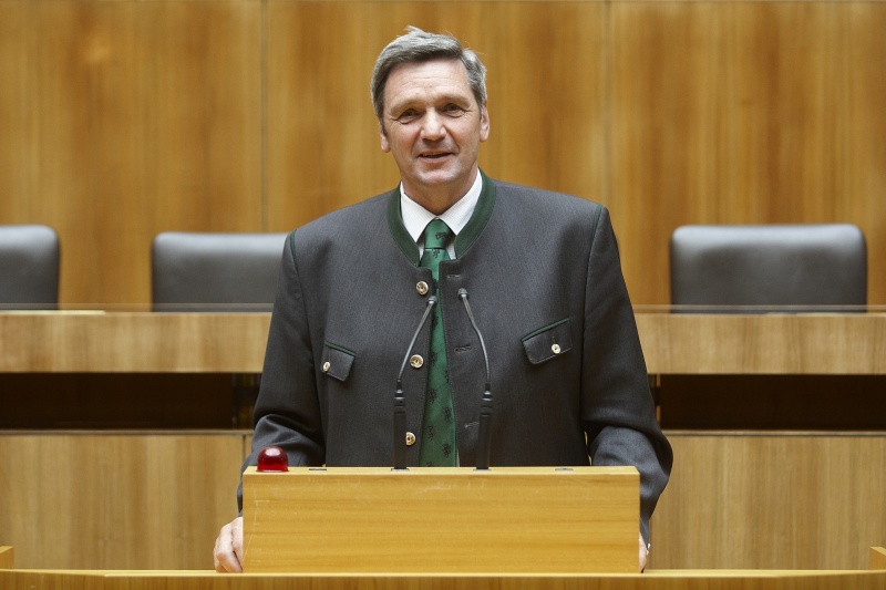 Michael Praßl, Nationalratsabgeordneter der ÖVP, am Rednerpult.