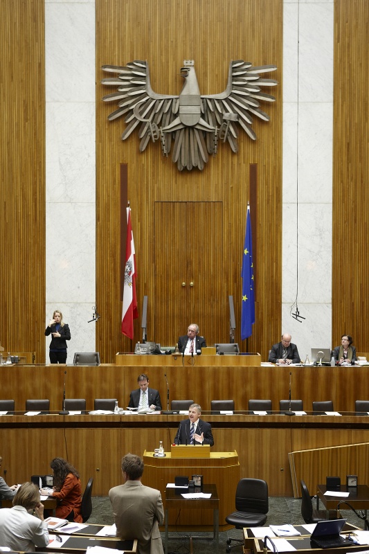 Nikolaus Prinz - Nationalratsabgeordneter der ÖVP am Rednerpult.