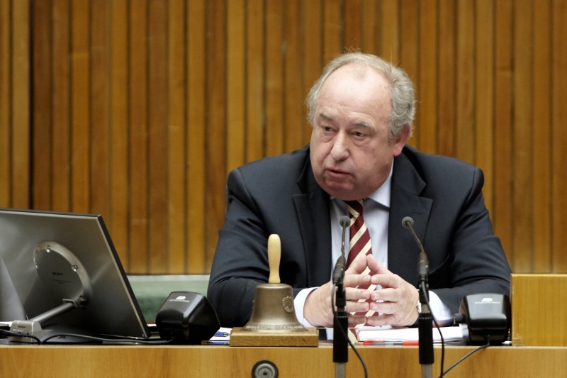 Fritz Neugebauer, 2. Nationalratspräsident und Nationalratsabgeordneter der ÖVP, am Rednerpult.