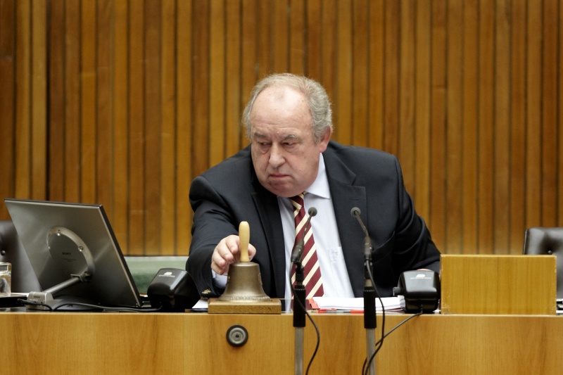 Fritz Neugebauer, 2. Nationalratspräsident und Nationalratsabgeordneter der ÖVP, am Rednerpult.