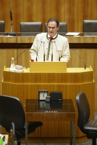 Gabriel Obernosterer,  Nationalratsabgeordneter der ÖVP, am Rednerpult.