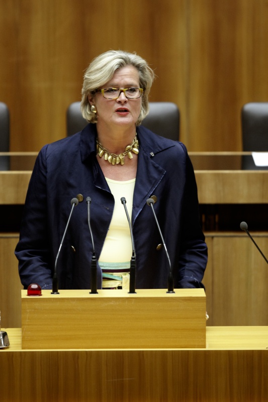 Dr. Ursula Plassnik, Nationalratsabgeordnete der ÖVP, am Rednerpult.