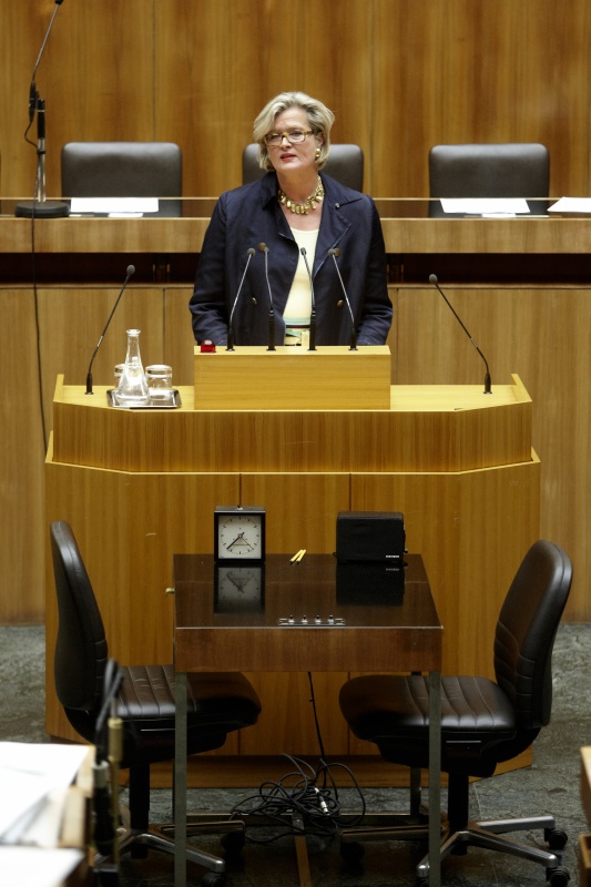 Dr. Ursula Plassnik, Nationalratsabgeordnete der ÖVP, am Rednerpult.