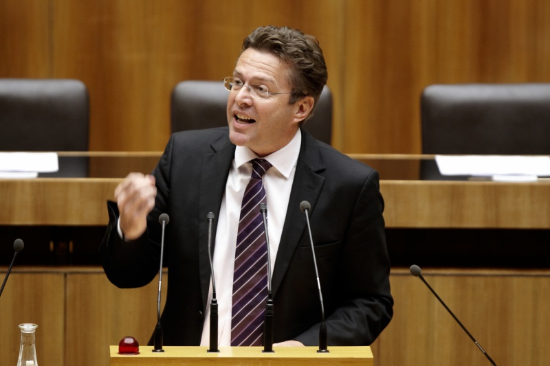 Herbert Scheibner, Nationalratsabgeordneter des BZÖ, am Rednerpult.