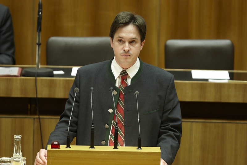 Johannes Schmuckenschlager, Nationalratsabgeordneter der ÖVP, am Rednerpult