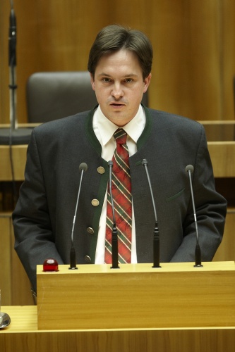Johannes Schmuckenschlager, Nationalratsabgeordneter der ÖVP, am Rednerpult