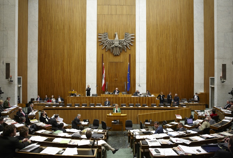 Rosemarie Schönpass - Nationalratsabgeordnete der SPÖ. Auf der Regierungsbank Dipl.-Ing. Nikolaus Berlakovich - Bundesminister für Land- und Forstwirtschaft, Umwelt und Wasserwirtschaft. Am Präsidium Fritz Neugebauer - Zweiter Nationalratspräsident. Dienst am Präsidium v.li. Dr. Wolfgang Engeljehringer (1er Position) und Dr.in Ingrid Moser (2er Position).