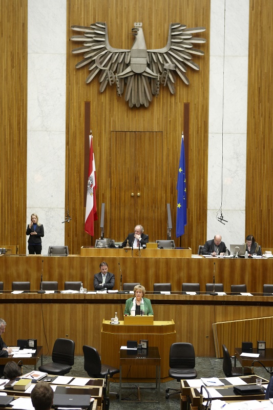 Rosemarie Schönpass - Nationalratsabgeordnete der SPÖ. Auf der Regierungsbank Dipl.-Ing. Nikolaus Berlakovich - Bundesminister für Land- und Forstwirtschaft, Umwelt und Wasserwirtschaft. Am Präsidium Fritz Neugebauer - Zweiter Nationalratspräsident. Dienst am Präsidium v.li. Dr. Wolfgang Engeljehringer (1er Position) und Dr.in Ingrid Moser (2er Position).