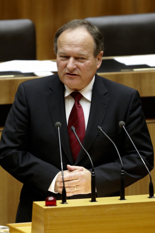 Ing. Hermann Schultes, Nationalratsabgeordneter der ÖVP, am Rednerpult.