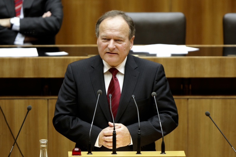 Ing. Hermann Schultes, Nationalratsabgeordneter der ÖVP, am Rednerpult.