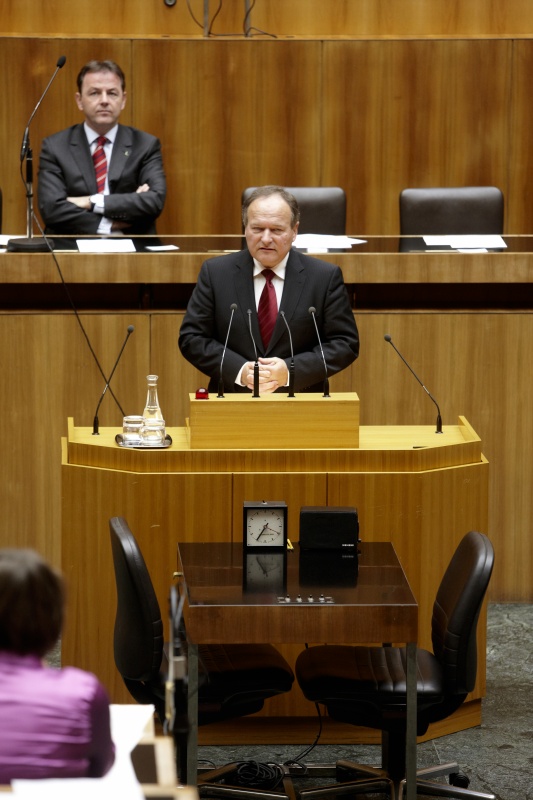 Ing. Hermann Schultes, Nationalratsabgeordneter der ÖVP, am Rednerpult.