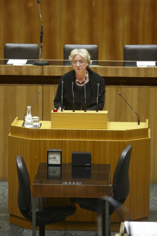Heidrun Silhavy,  Nationalratsabgeordnete der SPÖ, am Rednerpult.