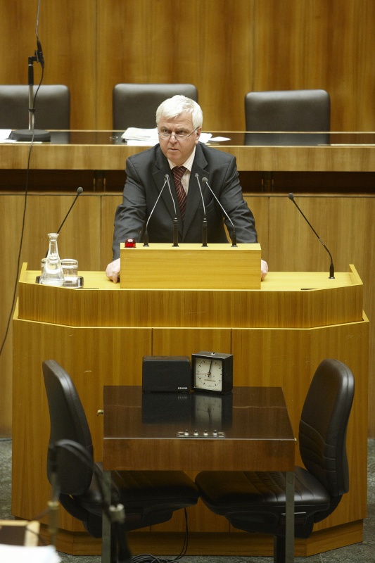 Dr. Peter Sonnberger,  Nationalratsabgeordneter der ÖVP, am Rednerpult.